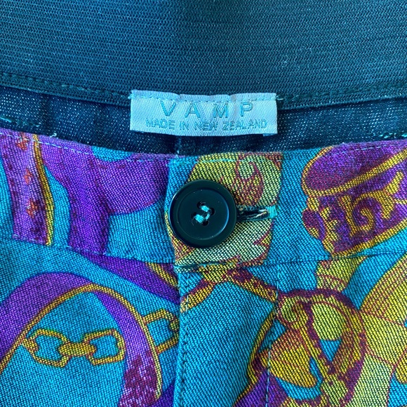 Fabulous NZ Designer Shorts - Picture 2 of 2